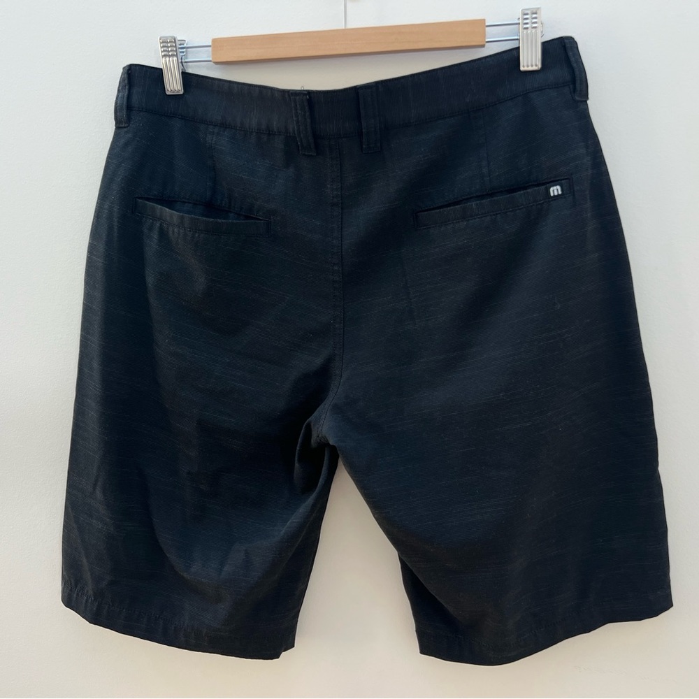 Travis Matthew Men's Black Golf Shorts NWOT Size 33 - Picture 3 of 12